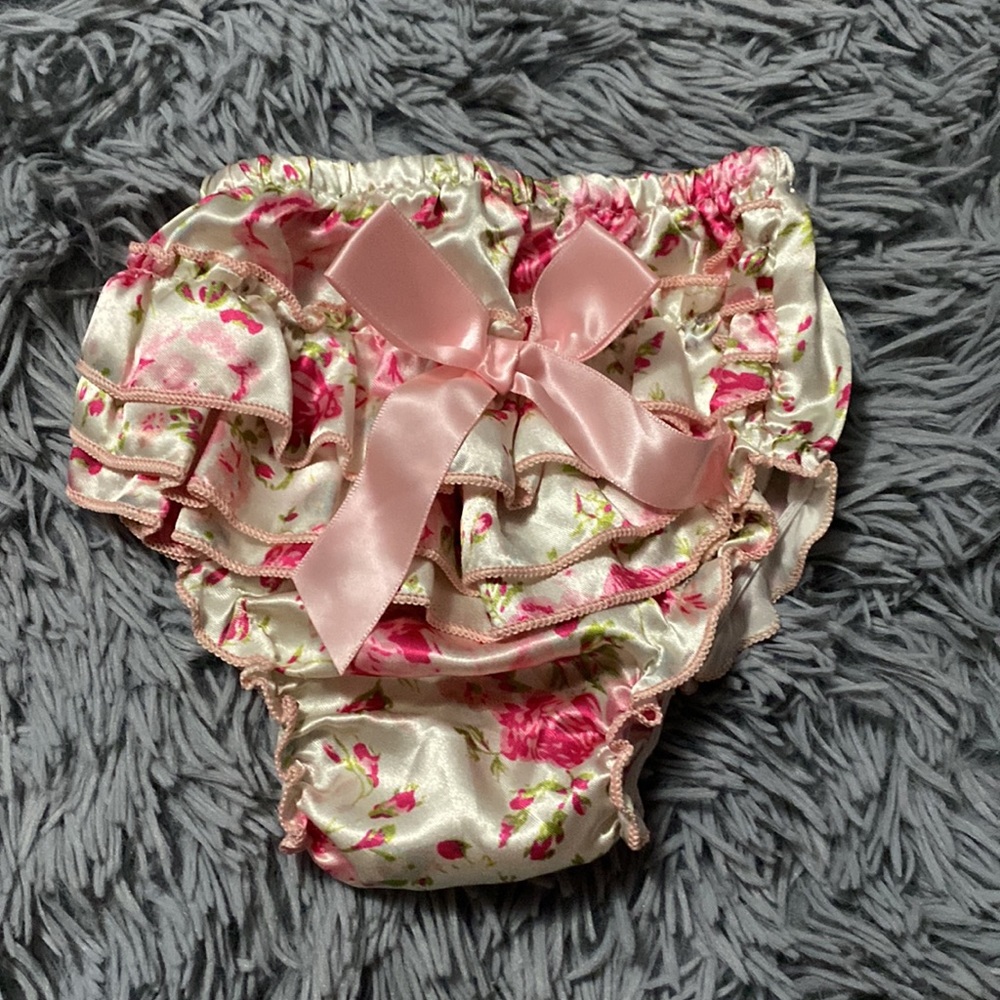 Set of 6 pairs of baby mitts with silky fabric bloomers 9/12mos - Picture 3 of 3